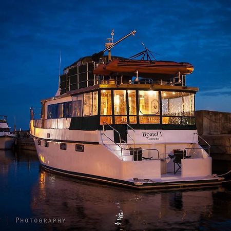 Bed and Breakfast Making Waves Boatel Торонто Экстерьер фото
