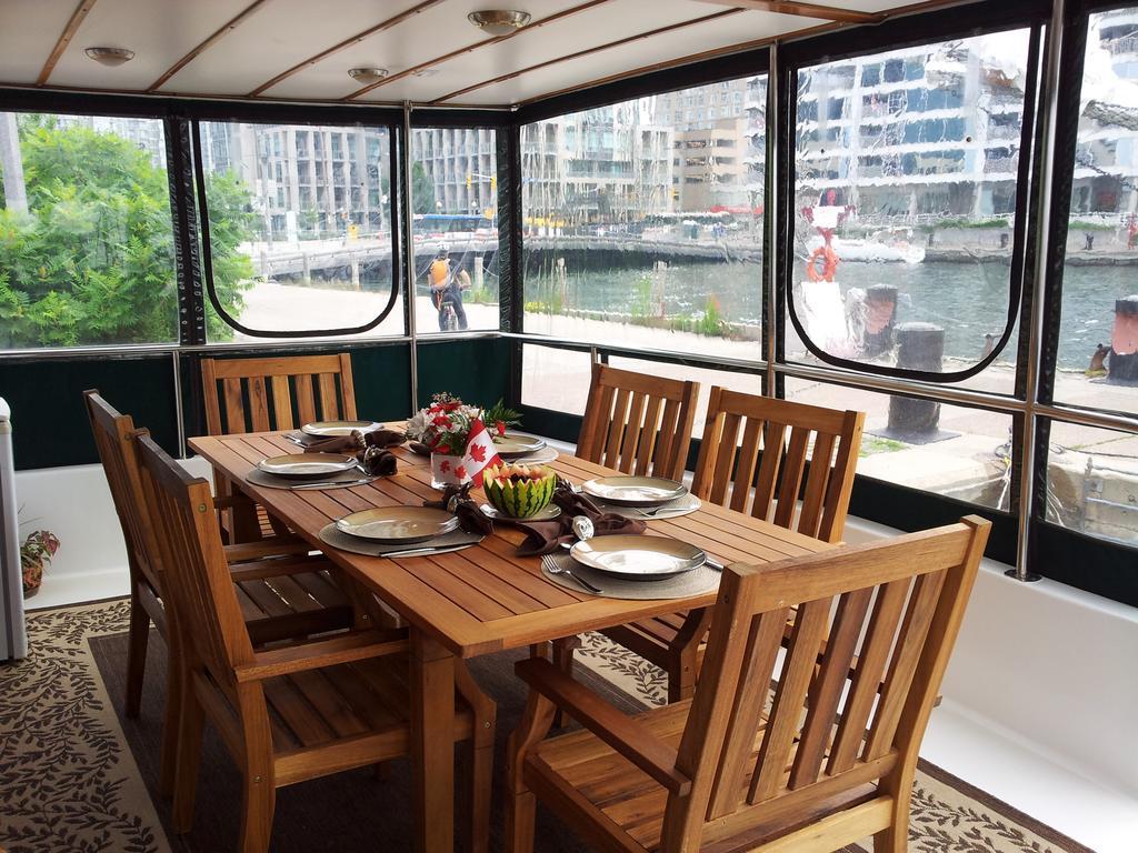 Bed and Breakfast Making Waves Boatel Торонто Экстерьер фото
