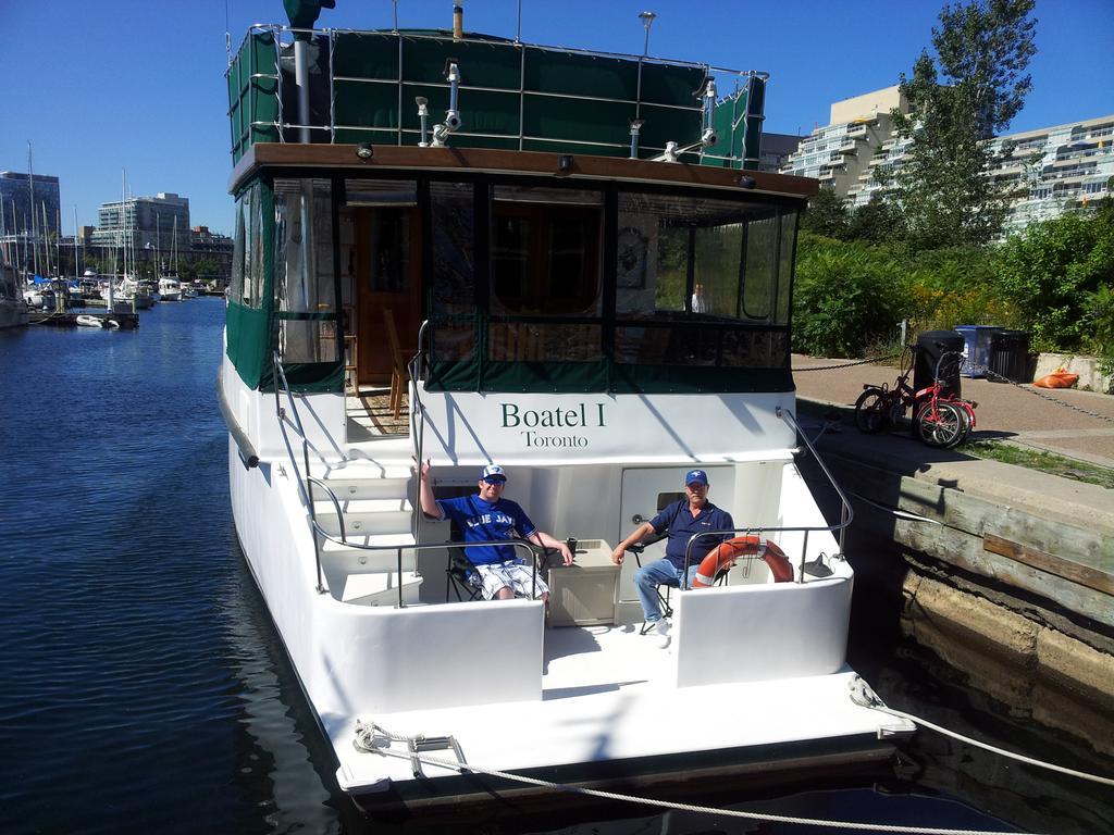 Bed and Breakfast Making Waves Boatel Торонто Экстерьер фото