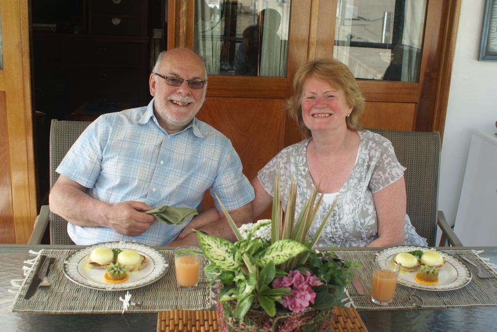 Bed and Breakfast Making Waves Boatel Торонто Экстерьер фото