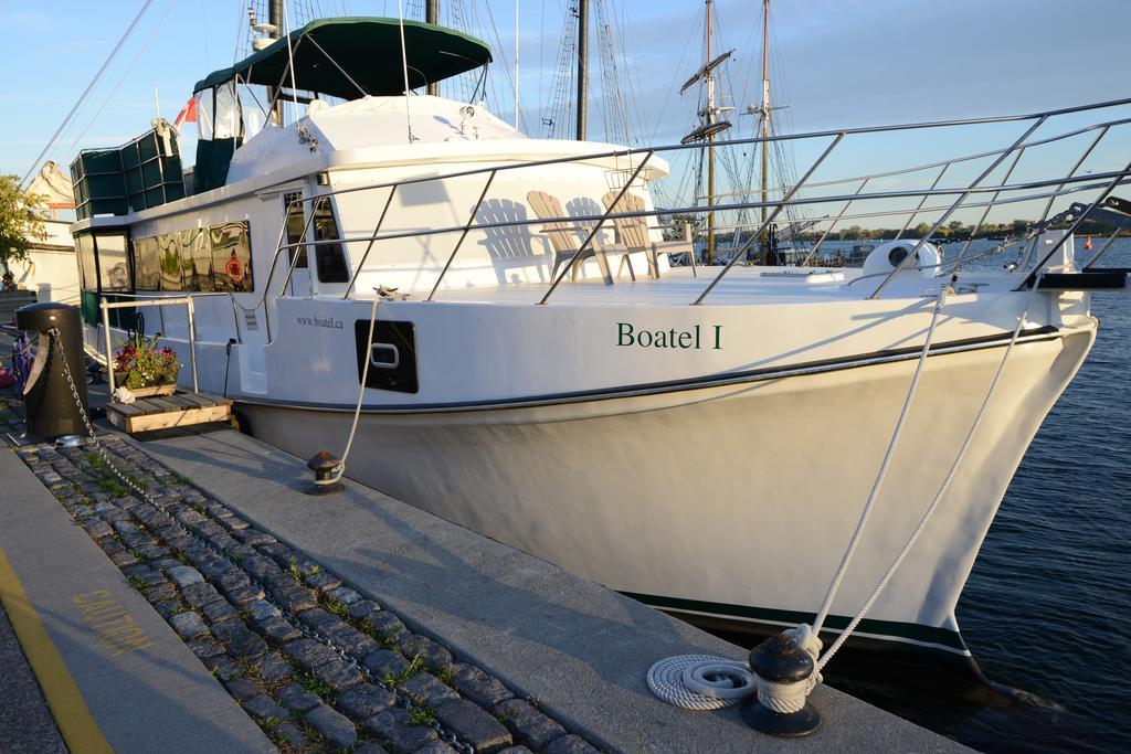 Bed and Breakfast Making Waves Boatel Торонто Экстерьер фото