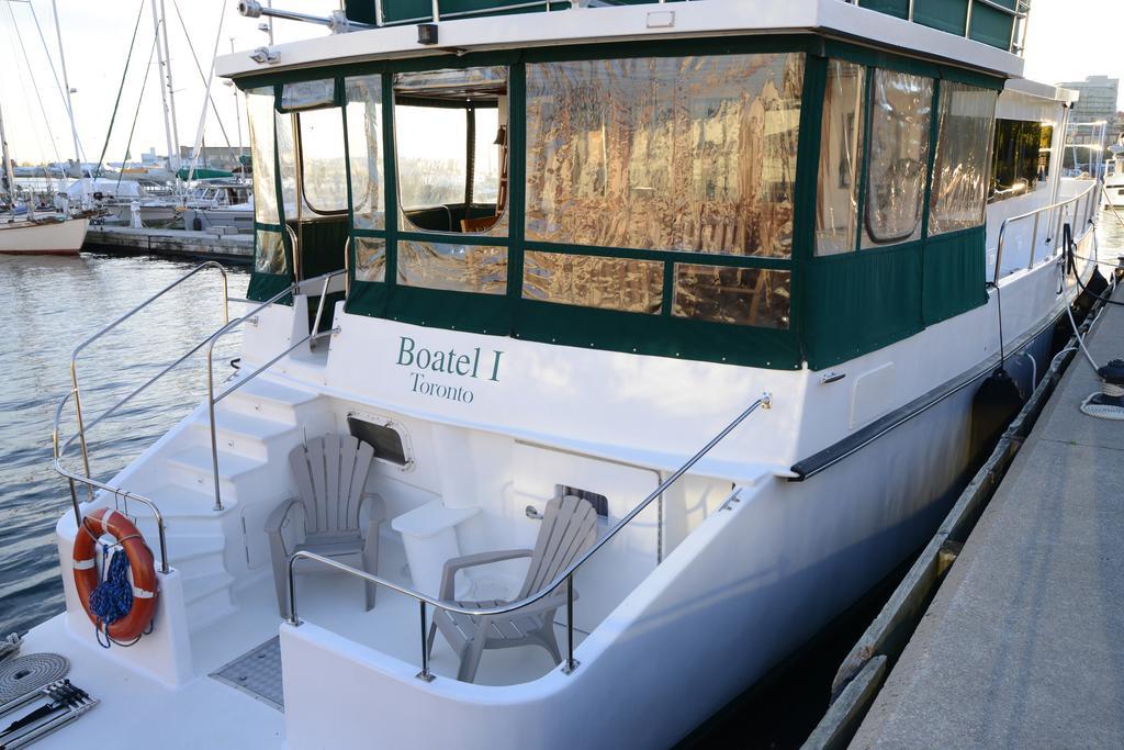 Bed and Breakfast Making Waves Boatel Торонто Экстерьер фото