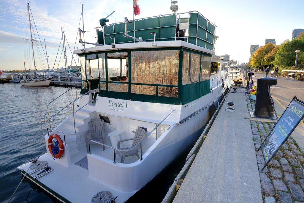 Bed and Breakfast Making Waves Boatel Торонто Экстерьер фото