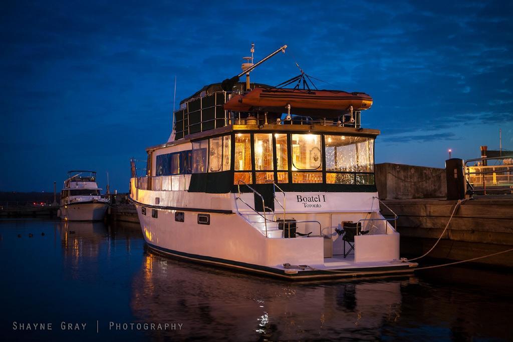 Bed and Breakfast Making Waves Boatel Торонто Экстерьер фото