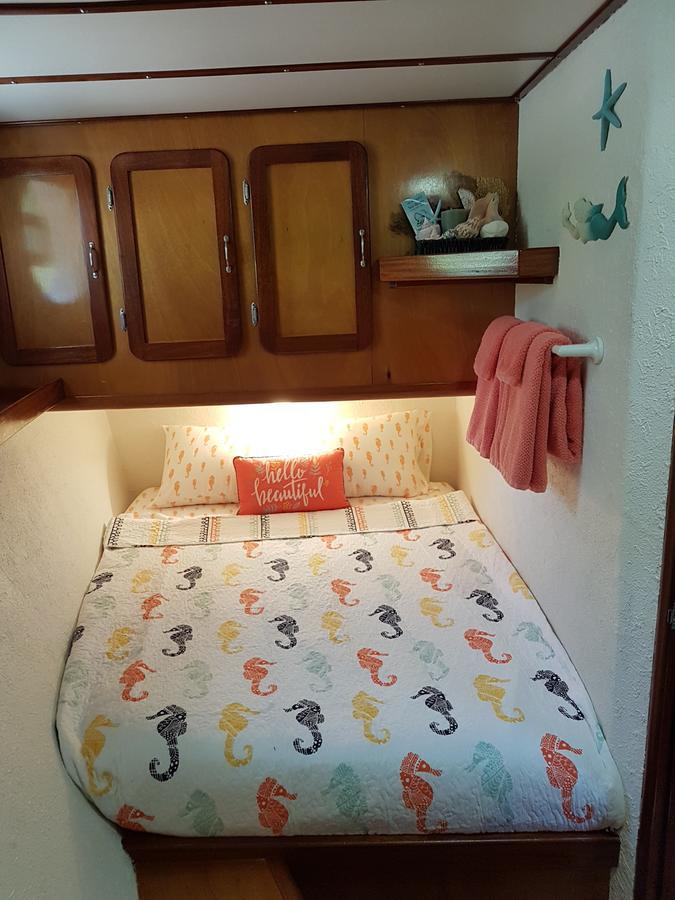 Bed and Breakfast Making Waves Boatel Торонто Экстерьер фото