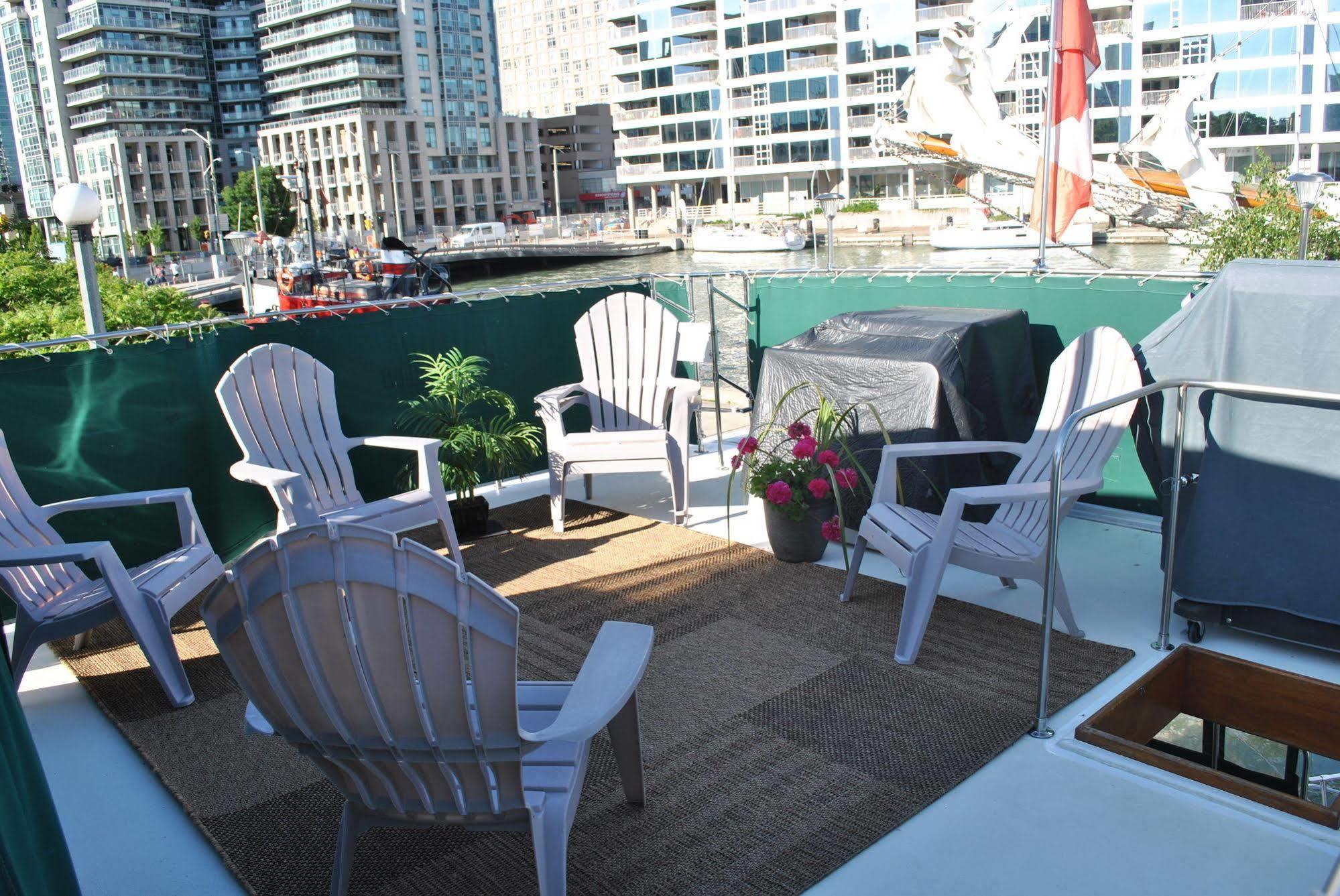 Bed and Breakfast Making Waves Boatel Торонто Экстерьер фото